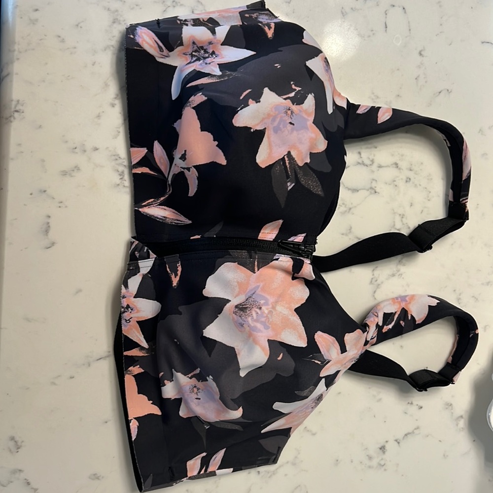 38 C pink and black Victoria secret knockout high impact sports bra